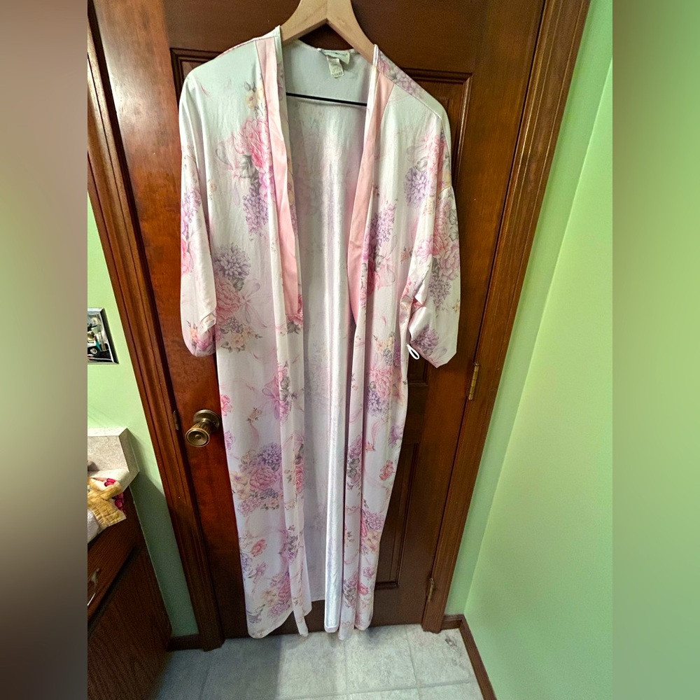 Sears Apostrophe VTG Large pretty floral Robe. Size Large